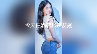 美女如云商场女厕近景特写偸拍超多极品小姐姐方便，先拍私处在同步露脸全身