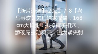 破解家庭网络摄像头偷拍光头哥和苗条漂亮媳妇在双层床下铺激情啪啪